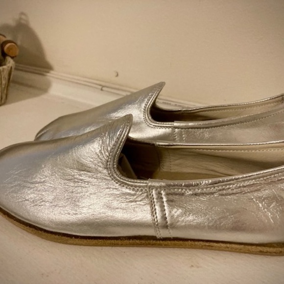 Aintap Handmade Genuine Leather Silver Slip-ons, Women's Size 39 (US 7.5-8) - Picture 2 of 3